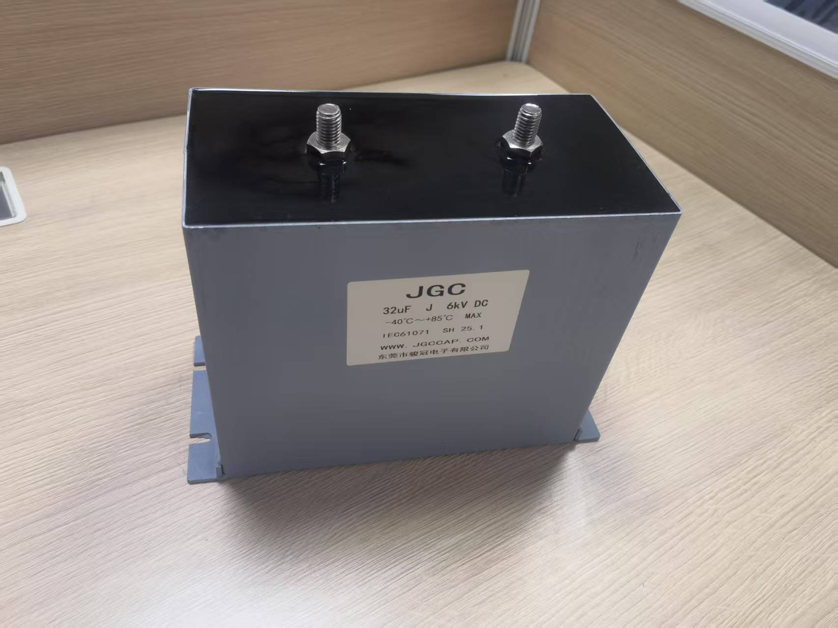 32UF 6KV.jpg